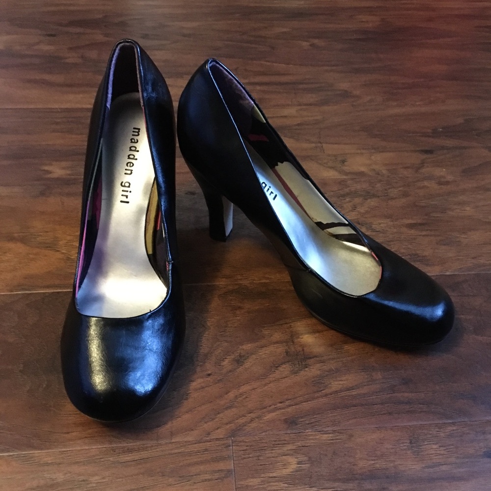 Madden Girl Sursey pumps black size 8